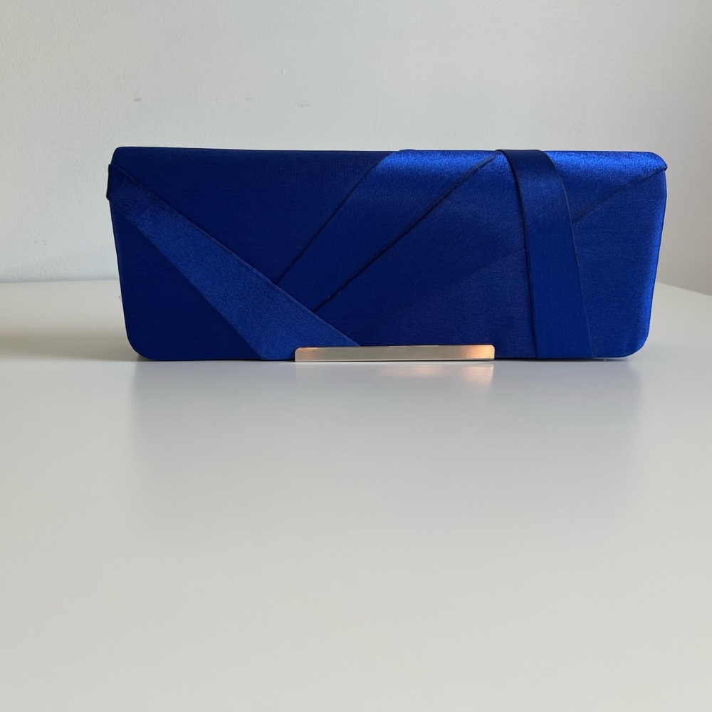 Selling this blue Clutch. Brand new . Used it one time only.